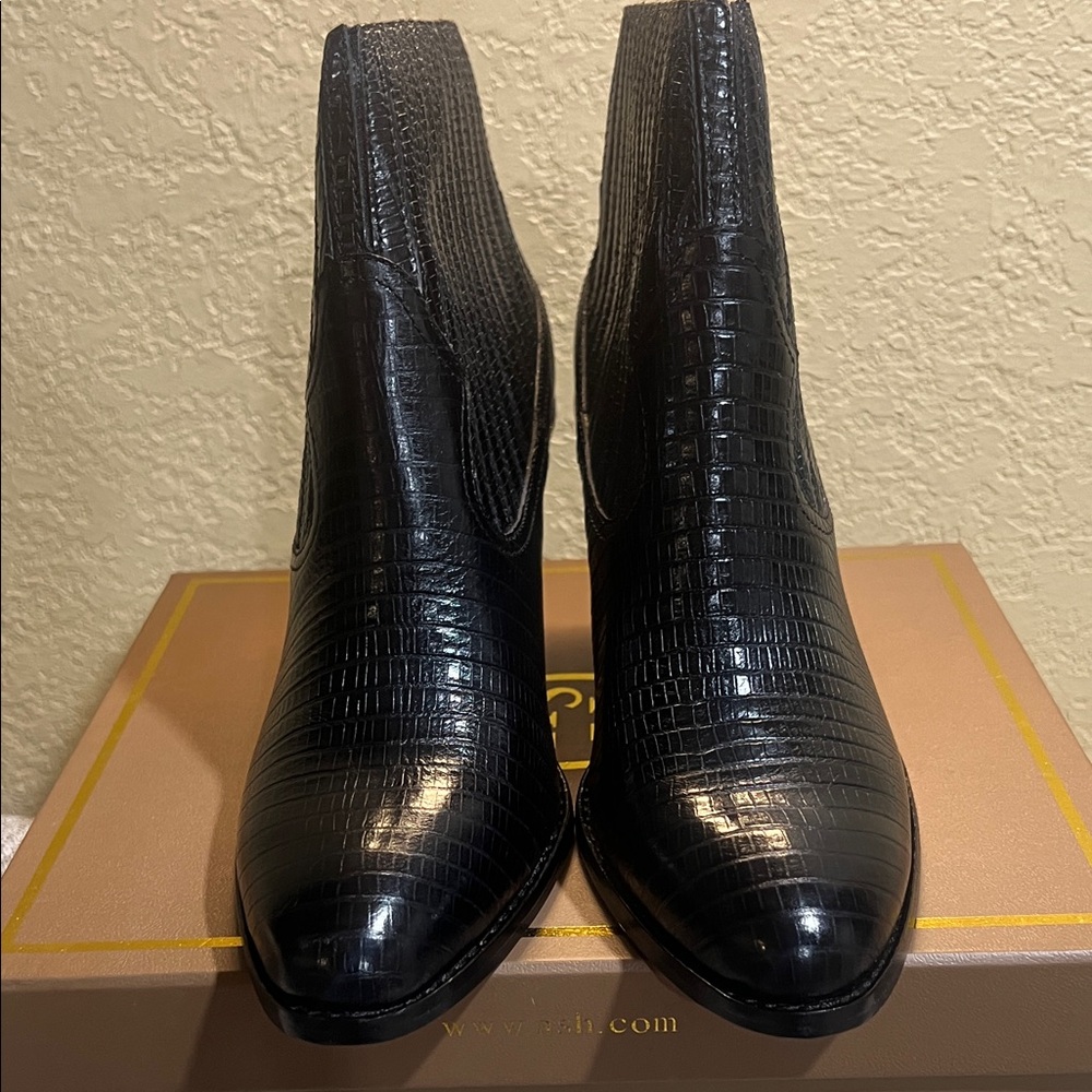Ash Black Croc-Embossed Chelsea Booties- NWT… Size (41).  🖤🖤